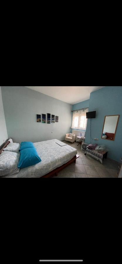 Seaside Apartment With Private Garden Néa Ankhíalos Buitenkant foto